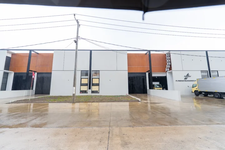 Eksterior unit gudang BEST Industrial Estate yang sudah terbangun