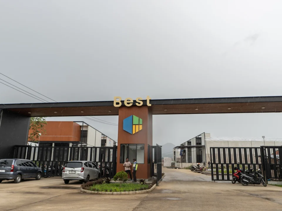 Gerbang utama One Gate System BEST Industrial Estate di Kopo Katapang