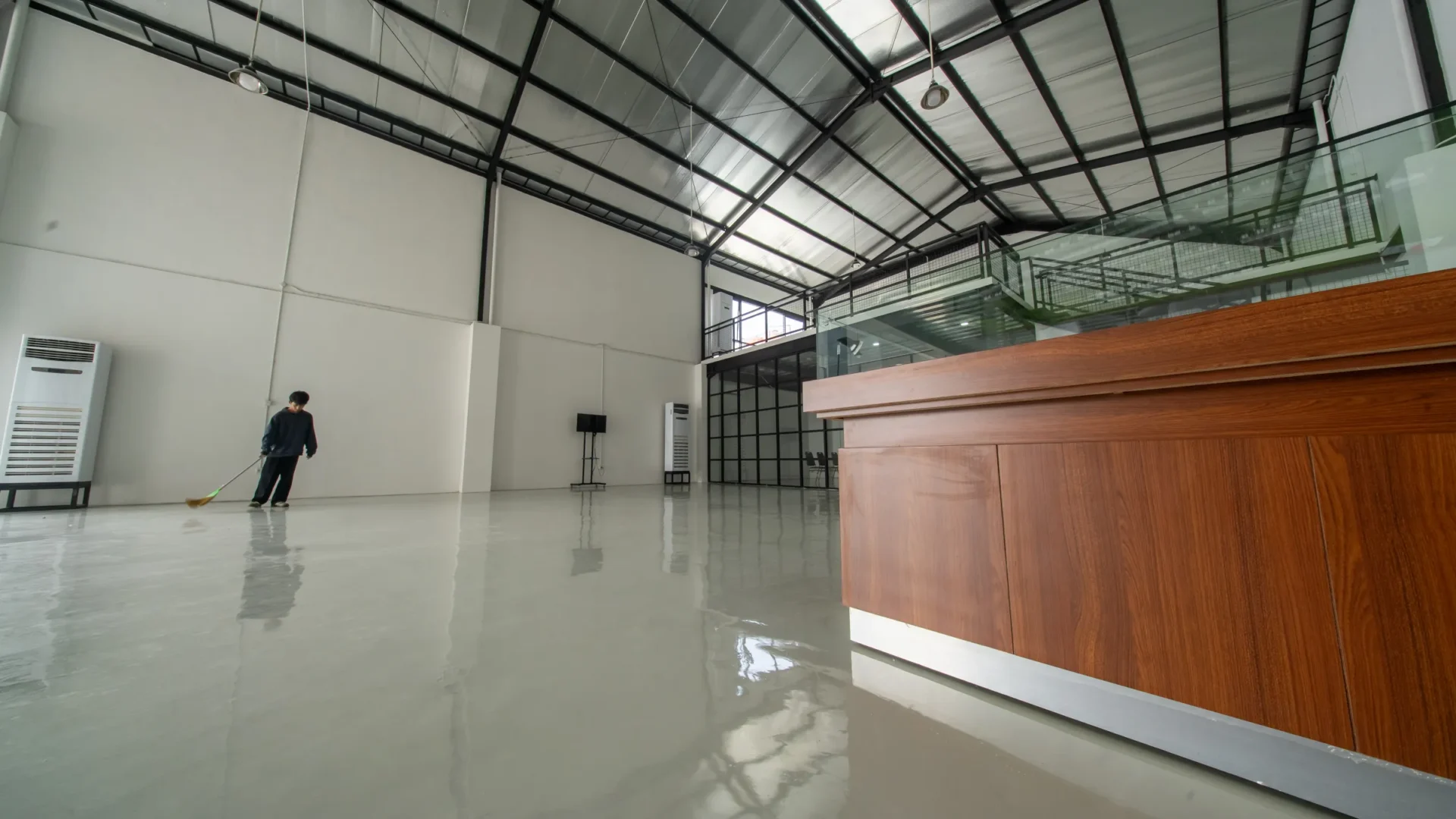 Interior kantor marketing dan area resepsionis BEST Industrial Estate