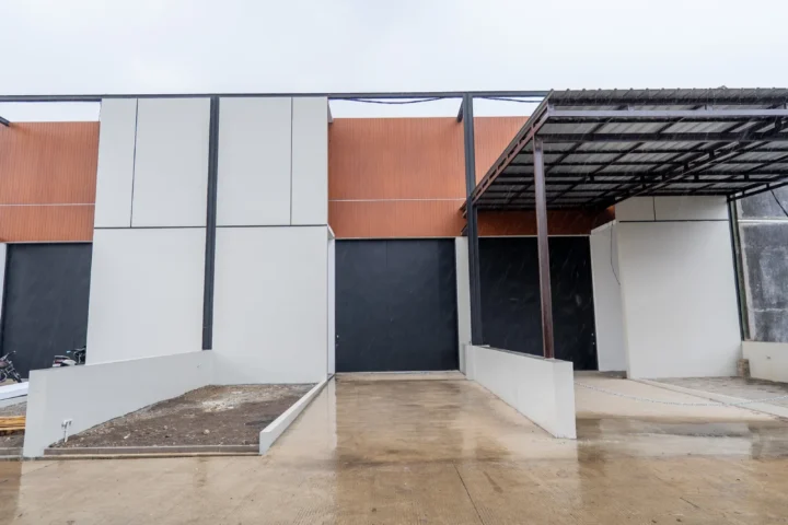 Tampak depan unit Warehouse VIII lebar 8 meter di BEST Industrial Estate